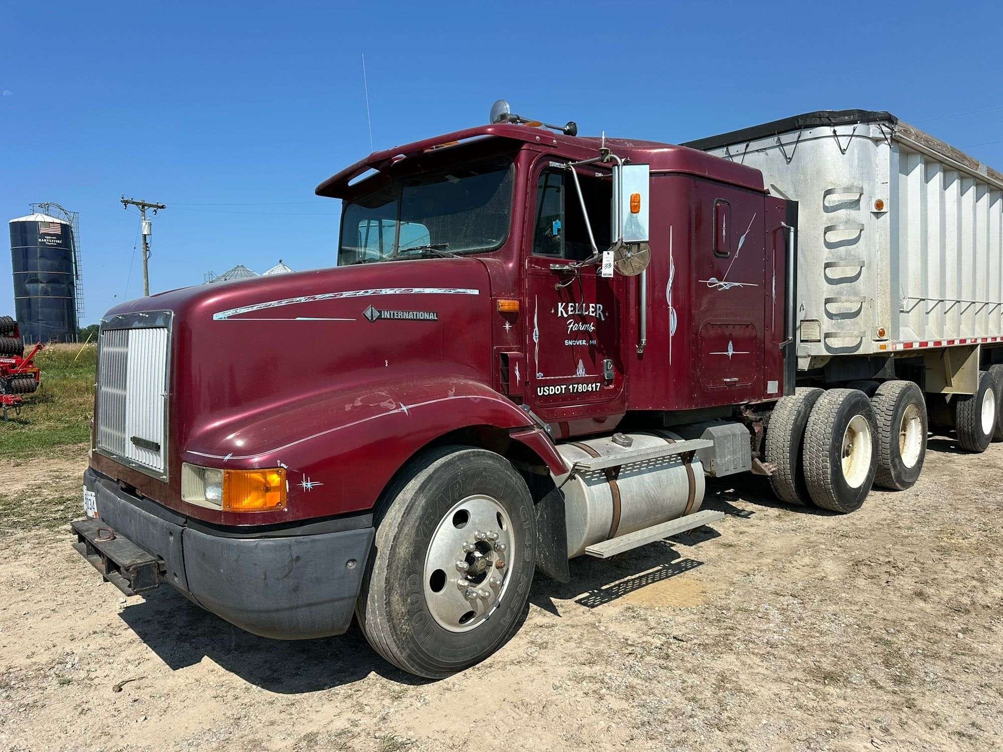 1995 International 9200 Equipment Image0