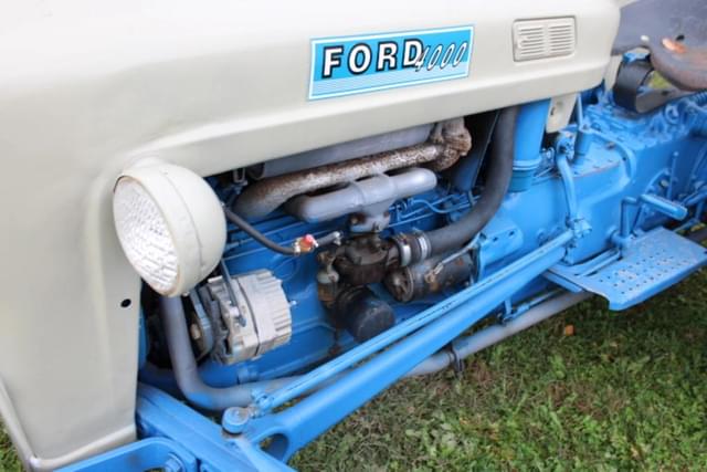 Image of Ford 4000 equipment image 3