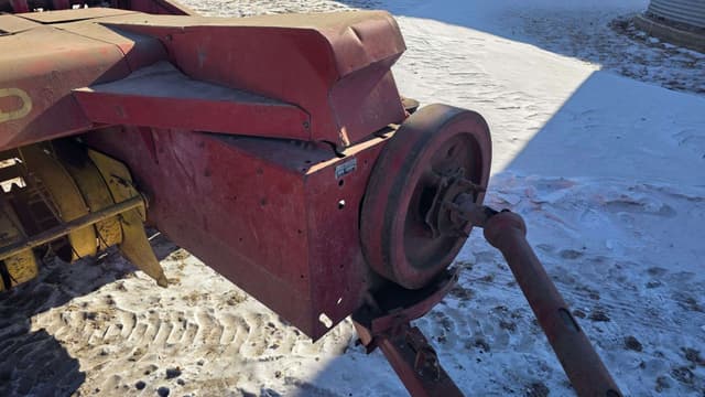 Image of New Holland 273 equipment image 2