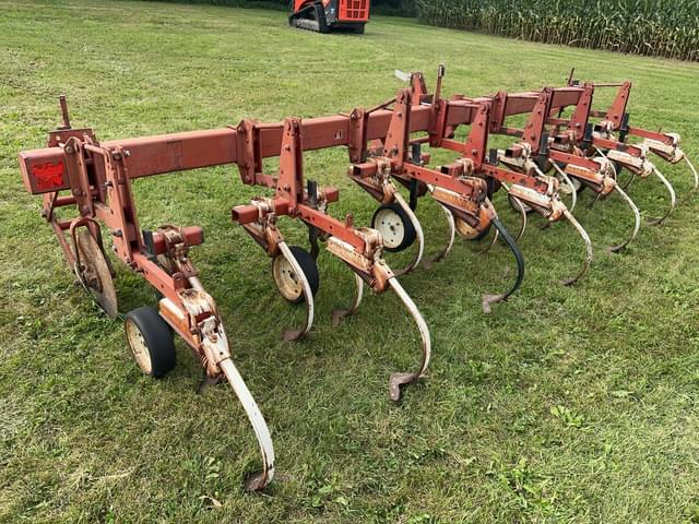 Image of International Harvester 133 equipment image 2