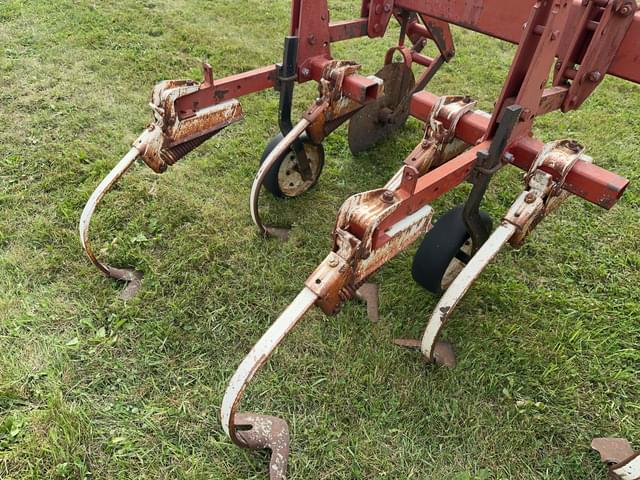 Image of International Harvester 133 equipment image 3