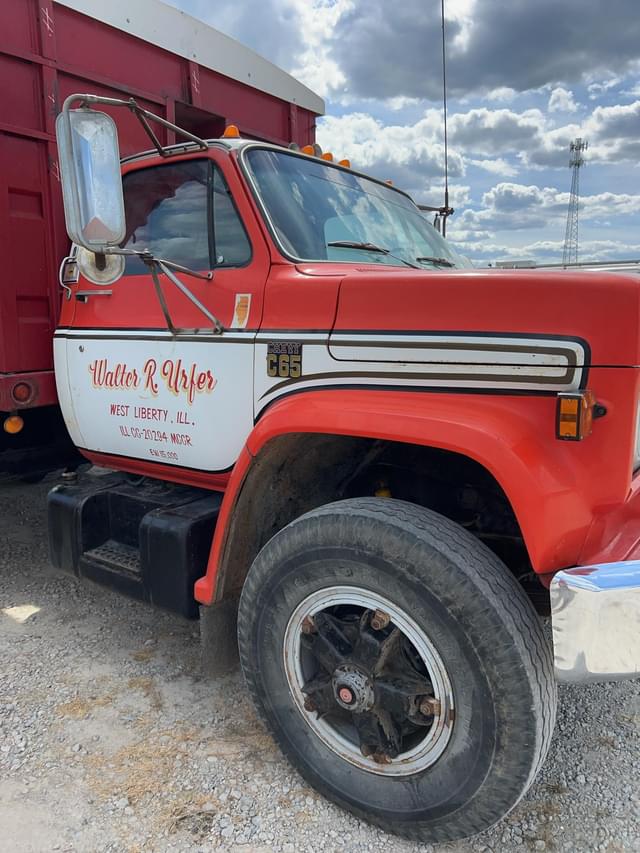 Image of Chevrolet C65 equipment image 2