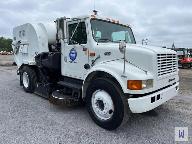 Image of International 4700 equipment image 3