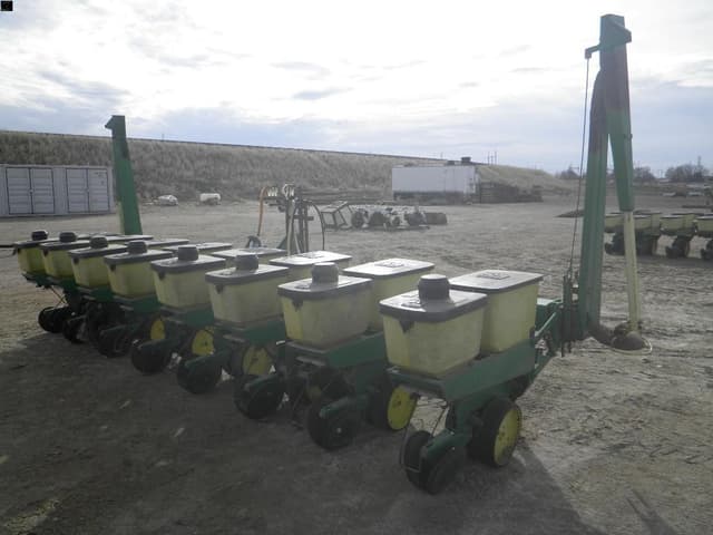 Image of John Deere 7100 equipment image 2