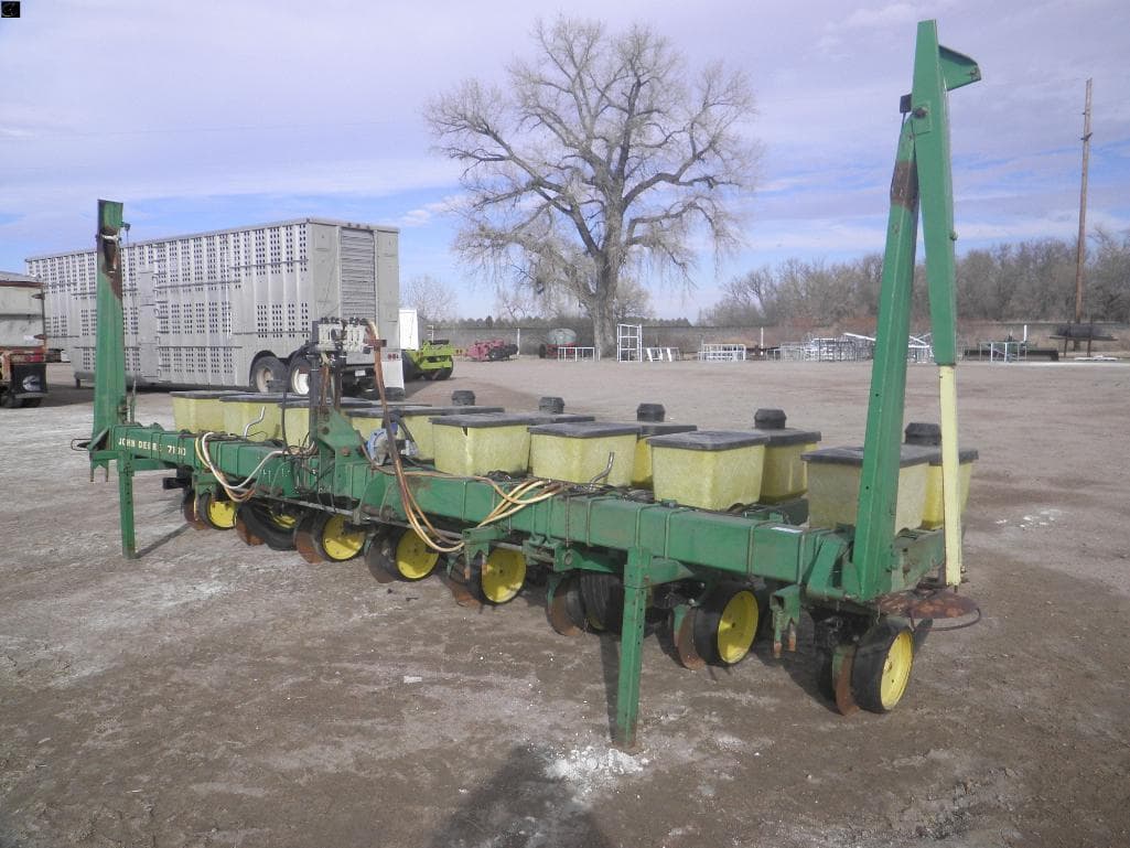 Image of John Deere 7100 Primary image