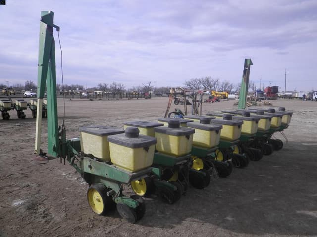 Image of John Deere 7100 equipment image 3