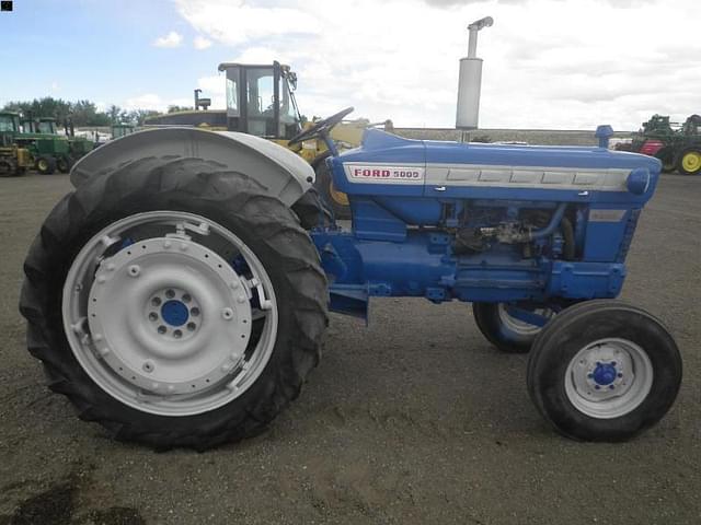 Image of Ford 5000 equipment image 3