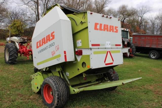 Image of CLAAS Variant 260 equipment image 3
