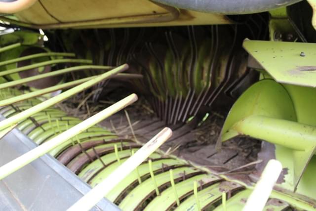 Image of CLAAS Variant 260 equipment image 2