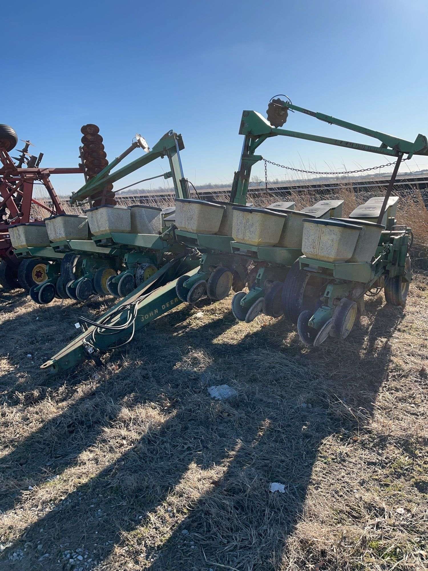 John Deere 7000 Equipment Image0