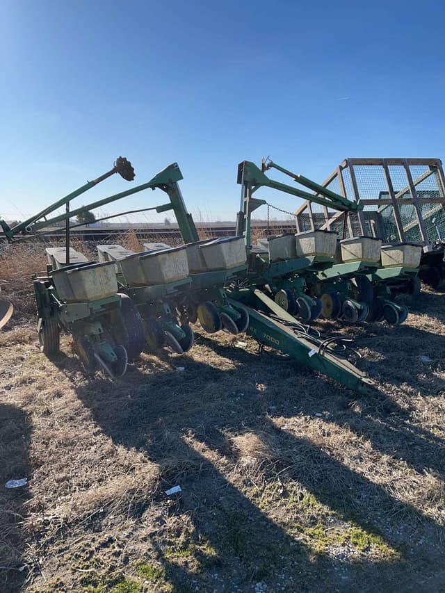 Image of John Deere 7000 equipment image 2