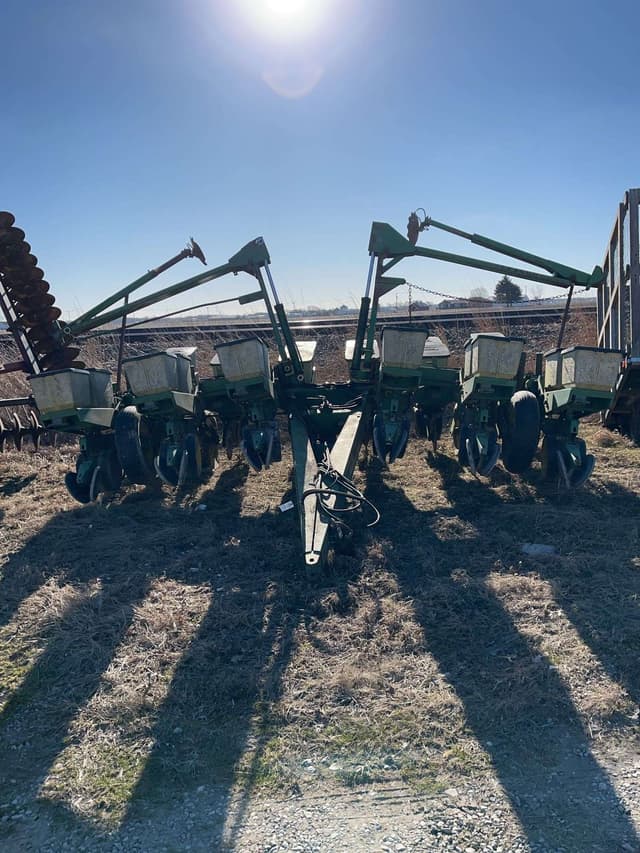 Image of John Deere 7000 equipment image 1