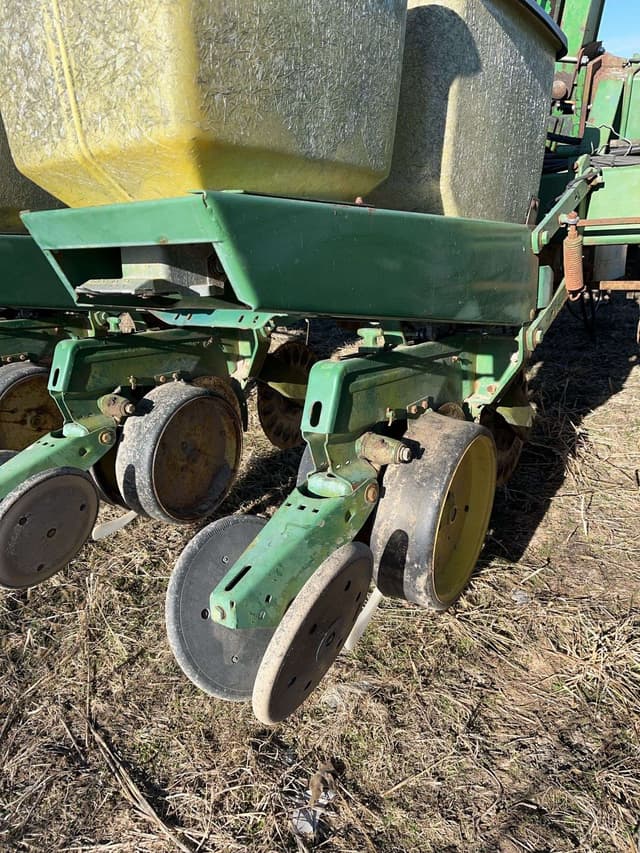 Image of John Deere 7000 equipment image 4