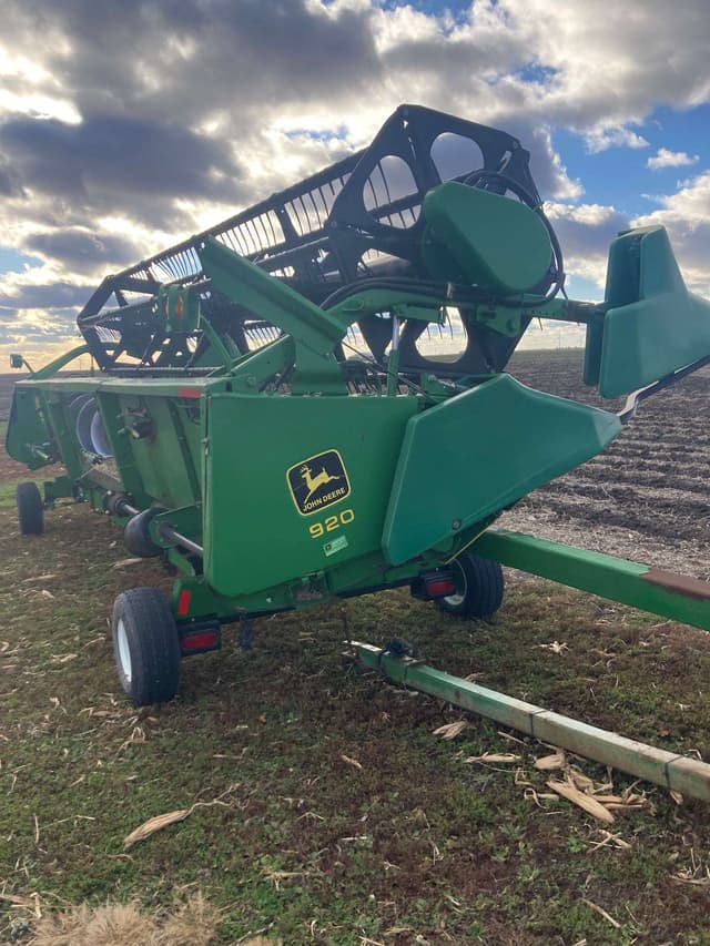 Image of John Deere 920 equipment image 1