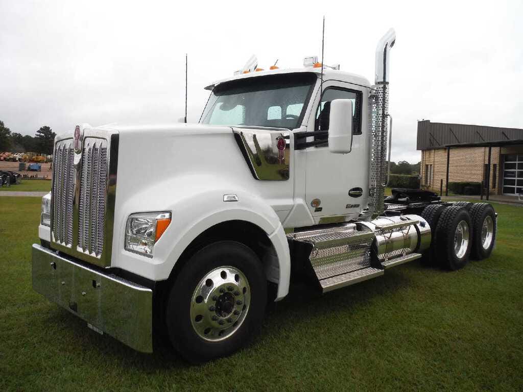 Main image Kenworth W990