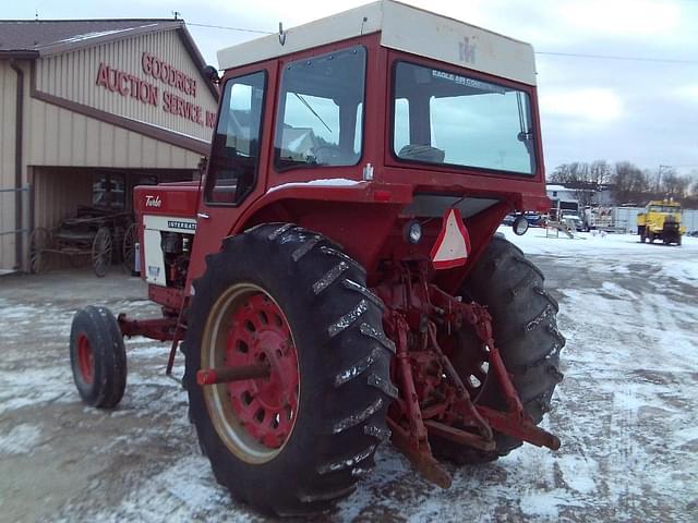 Image of International Harvester 1066 equipment image 1