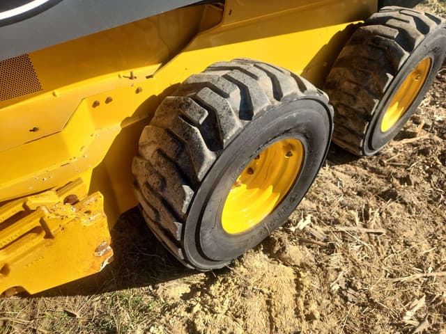 Image of John Deere 324G equipment image 3