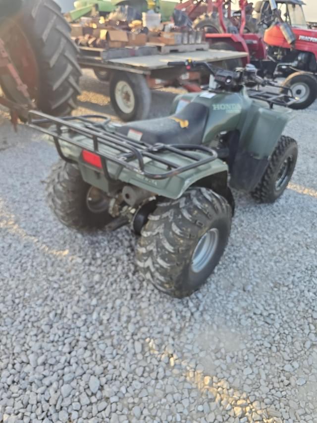 Image of Honda 300 equipment image 3