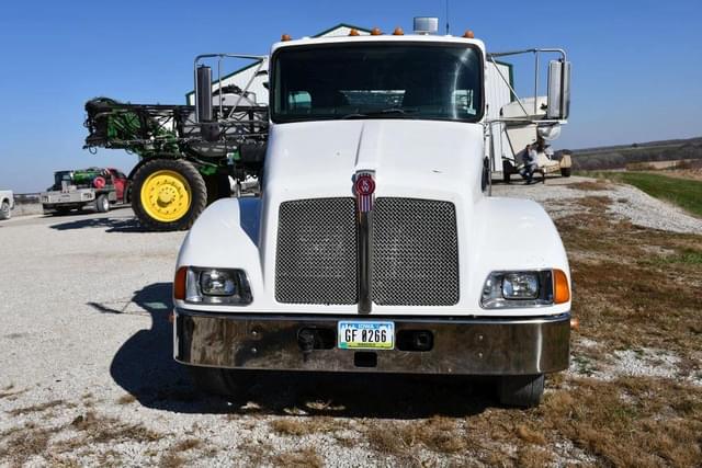 Image of Kenworth T-300 equipment image 2