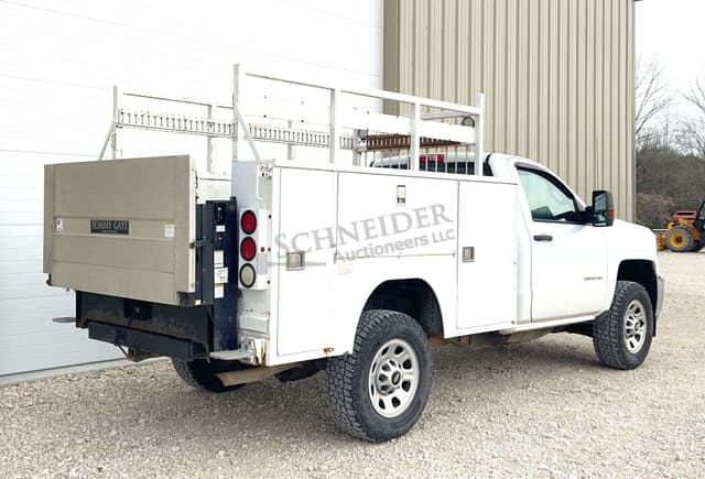 Image of Chevrolet 3500HD equipment image 4