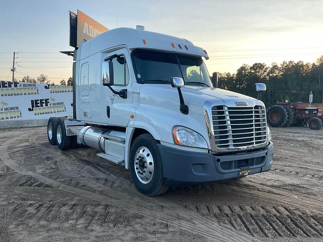 Image of Freightliner Cascadia equipment image 2