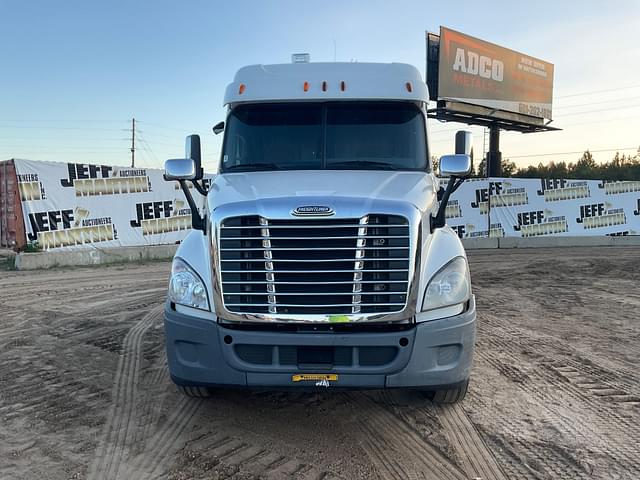 Image of Freightliner Cascadia equipment image 1