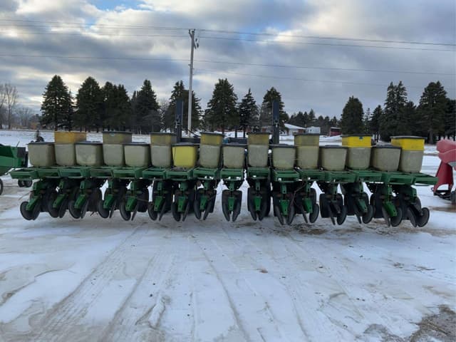 Image of John Deere 7200 equipment image 4