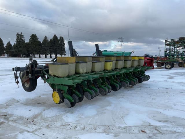 Image of John Deere 7200 equipment image 3