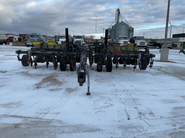 Image of John Deere 7200 equipment image 1