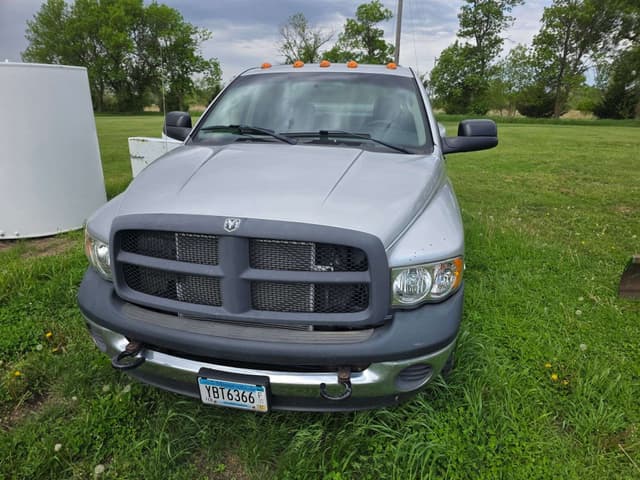 Image of Dodge Ram 3500 equipment image 2