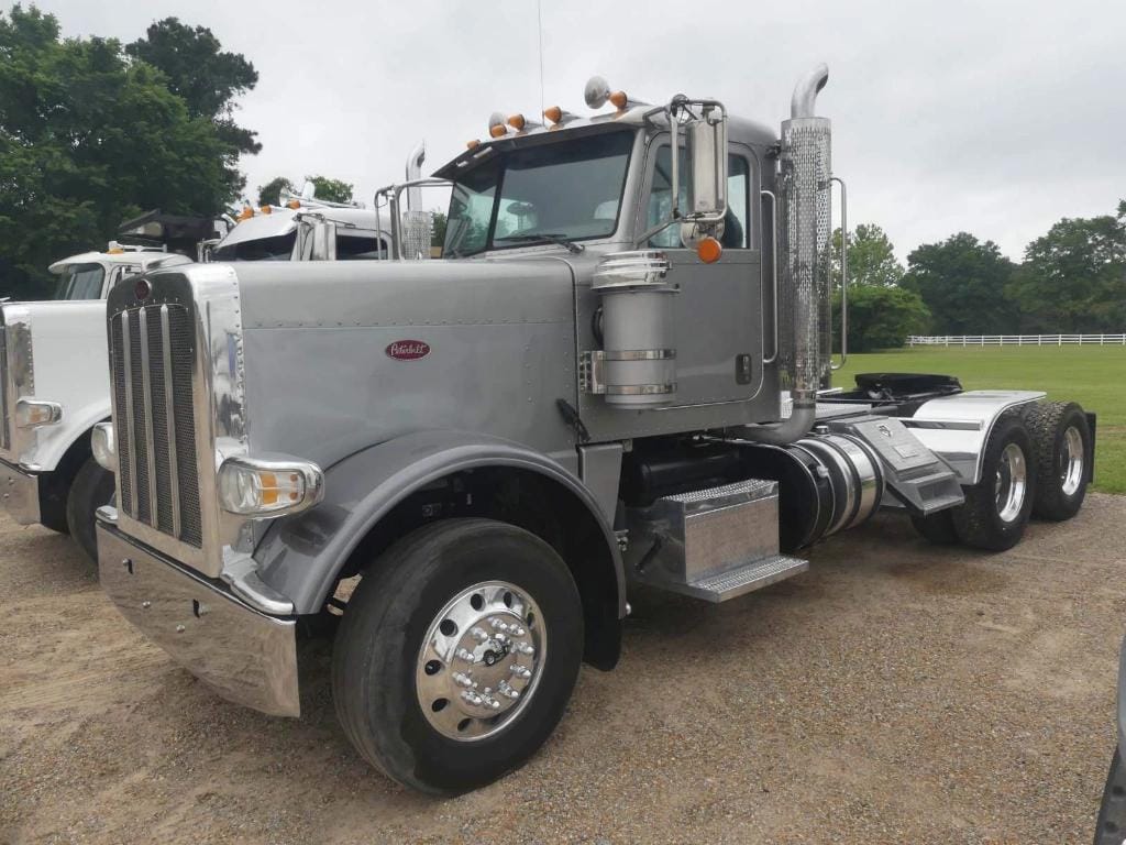 2013 Peterbilt 388 Equipment Image0