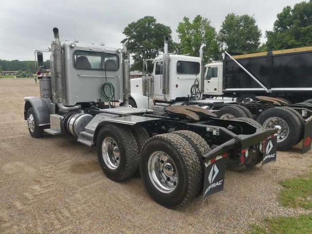 Image of Peterbilt 388 equipment image 3