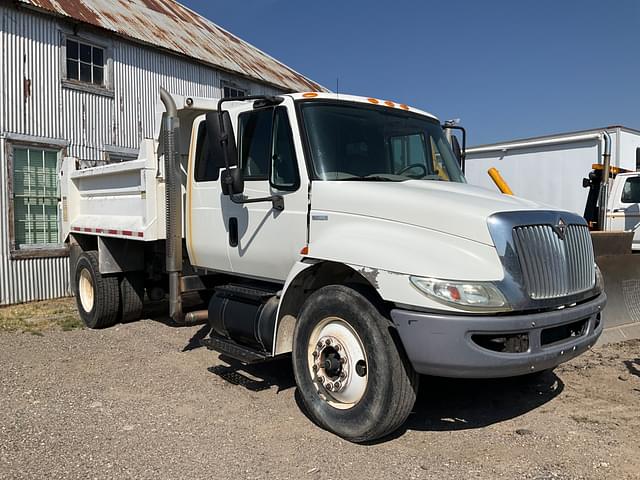 Image of International Durastar 4300 equipment image 3