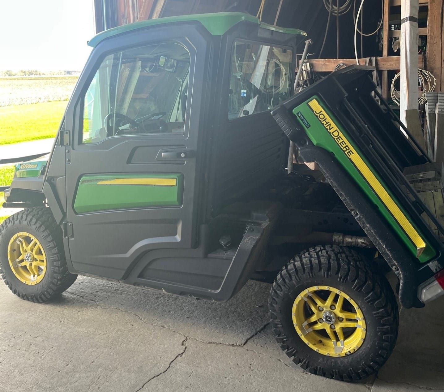 2019 John Deere XUV 835R Equipment Image0