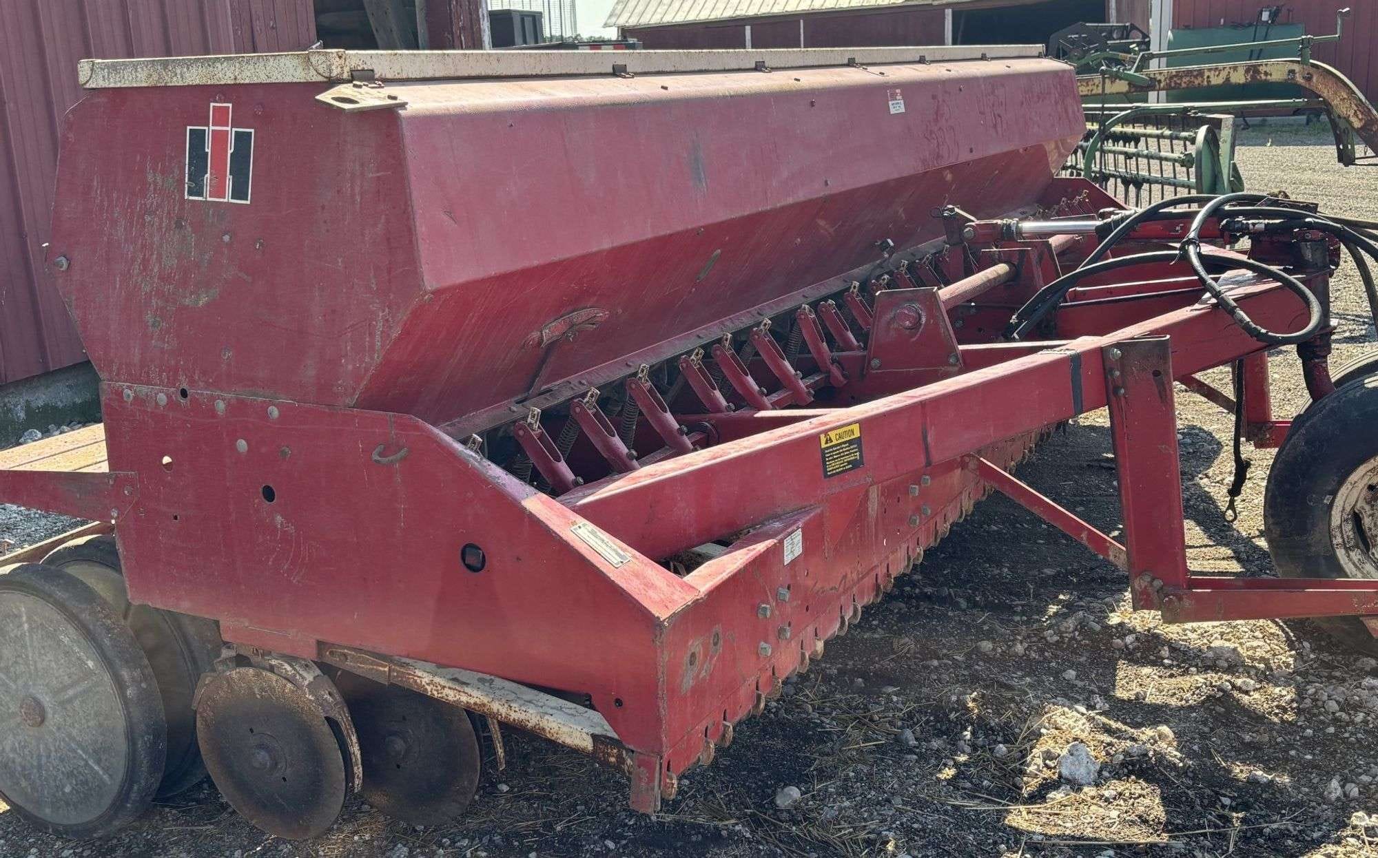 International Harvester 620 Equipment Image0