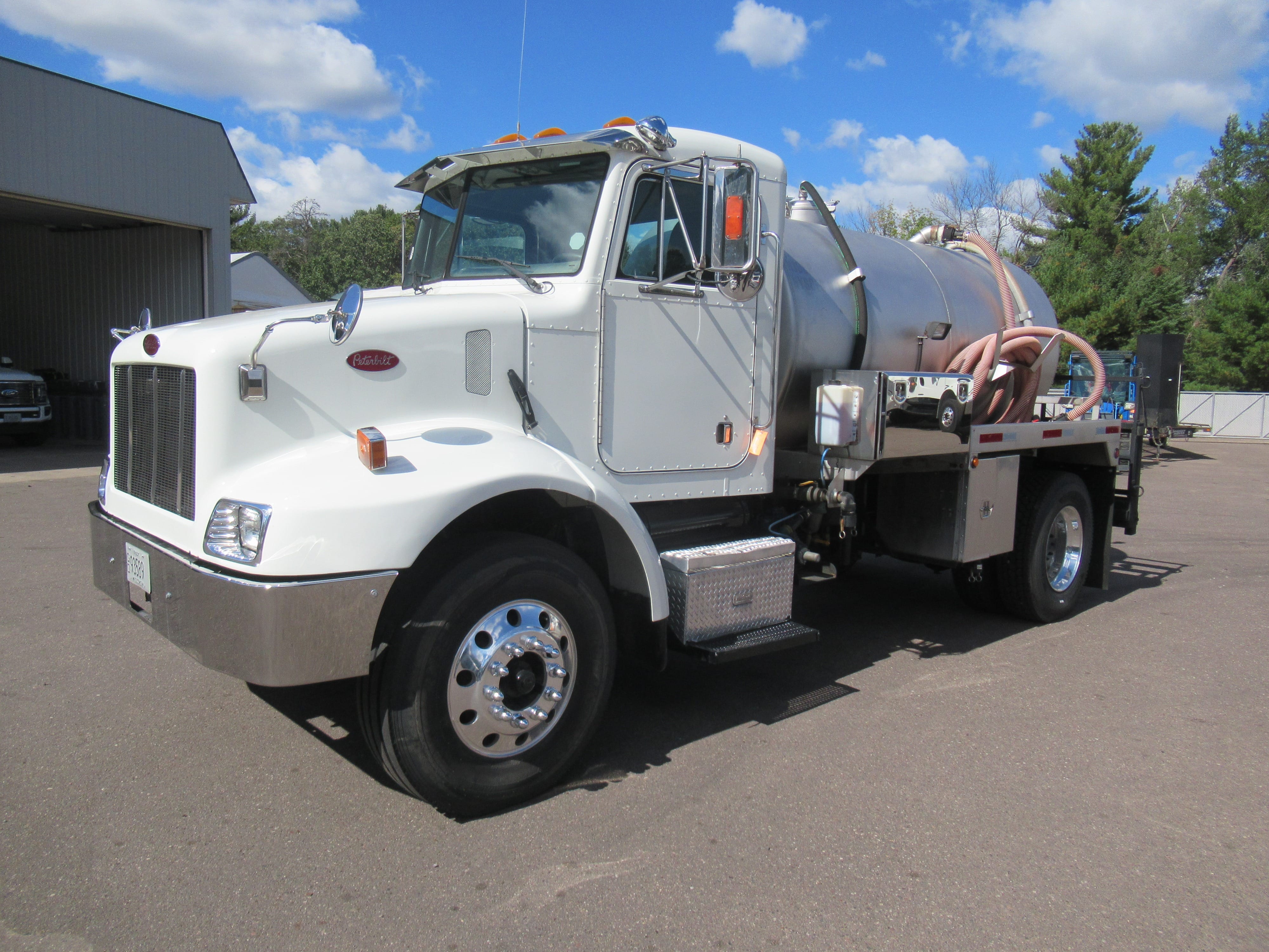 Main image Peterbilt 330