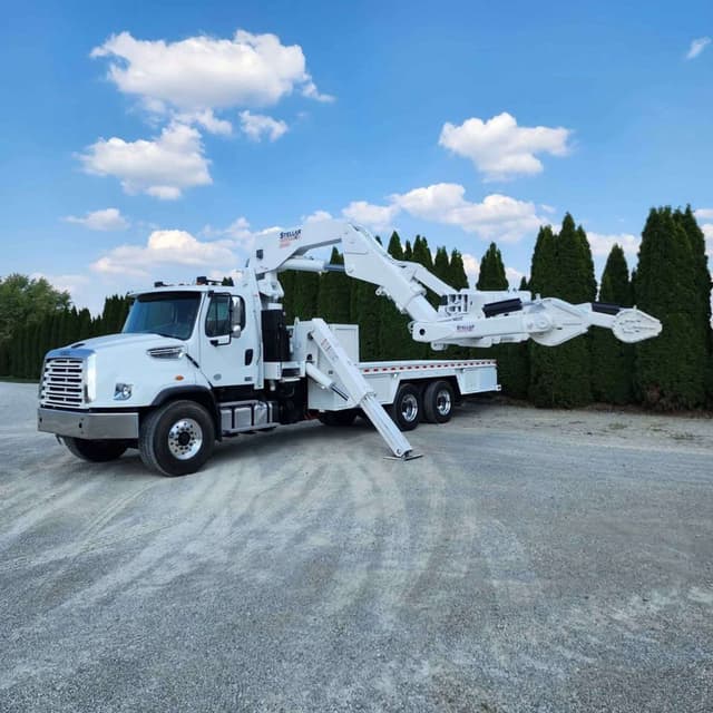 Image of Freightliner 114SD equipment image 1