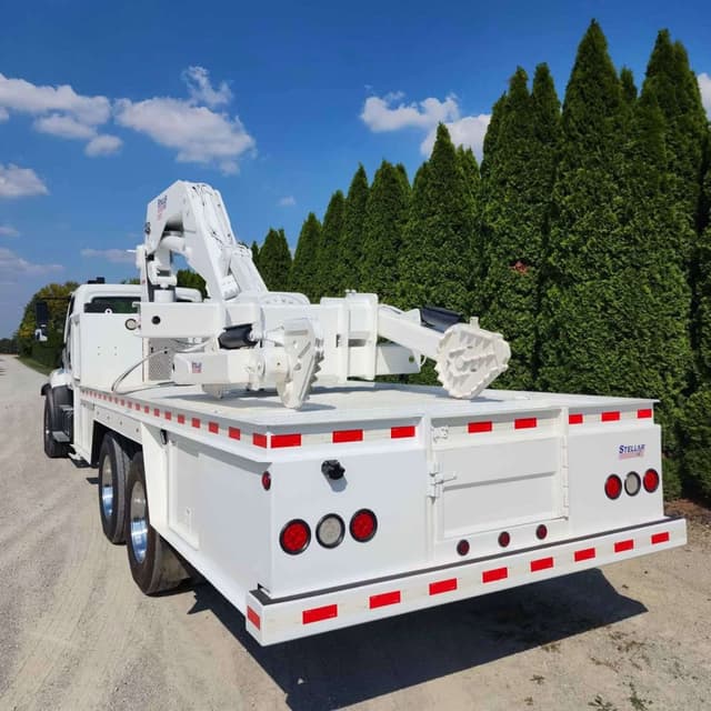 Image of Freightliner 114SD equipment image 4