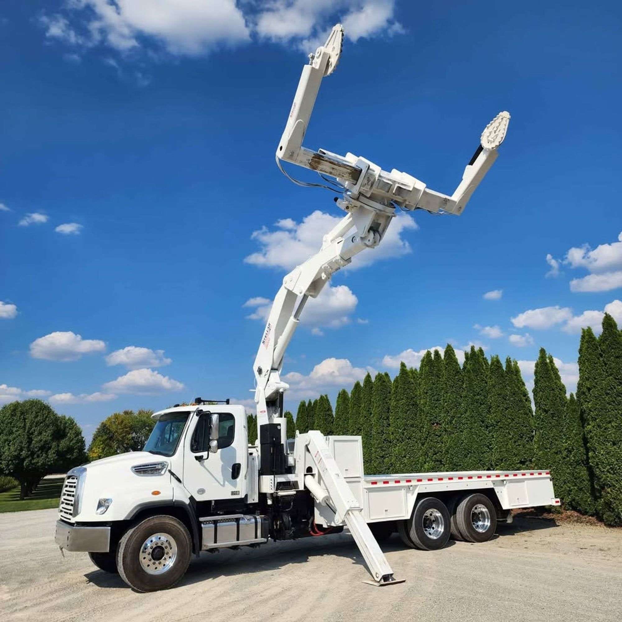 2015 Freightliner 114SD Equipment Image0