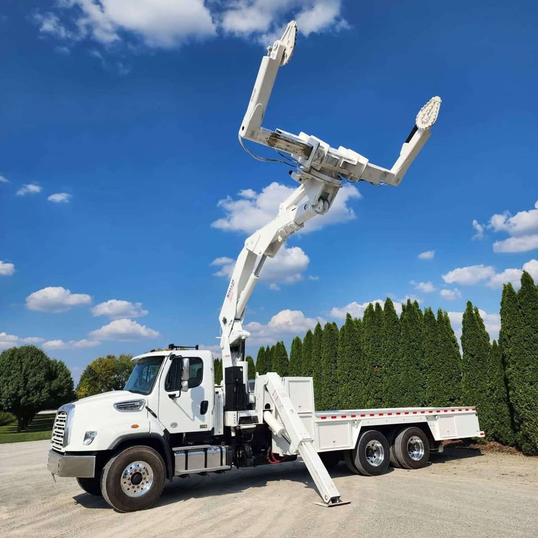 Image of Freightliner 114SD Primary image