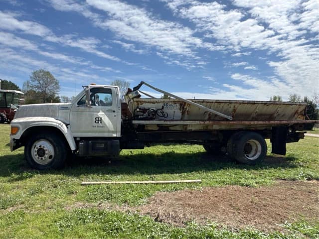 Image of Ford F-800 equipment image 1