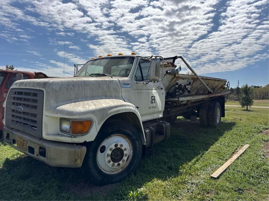 Image of Ford F-800 Primary image