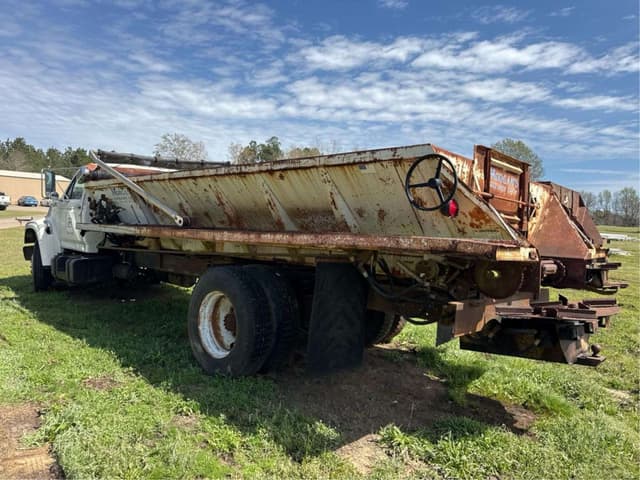 Image of Ford F-800 equipment image 2