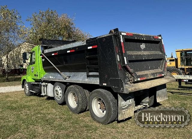 Image of Volvo VNL equipment image 4