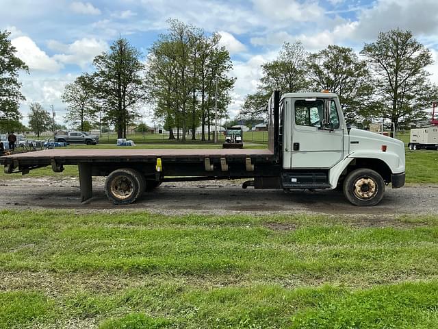 Image of Freightliner FL50 equipment image 3