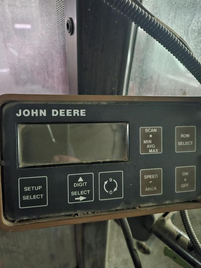 Image of John Deere 7200 equipment image 4