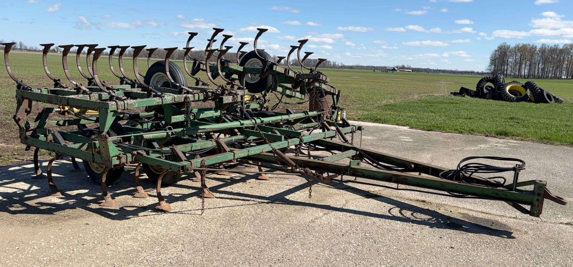 John Deere 1010 Equipment Image0