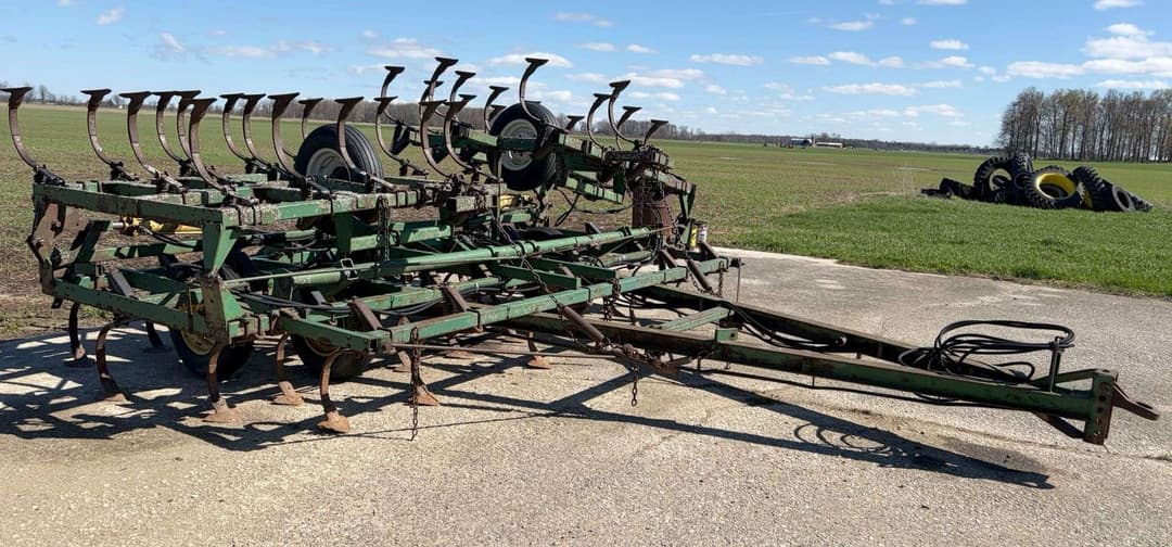 Image of John Deere 1010 Image 0