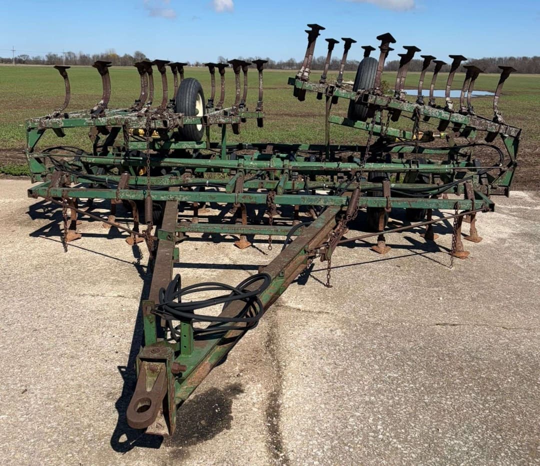 Image of John Deere 1010 Image 1