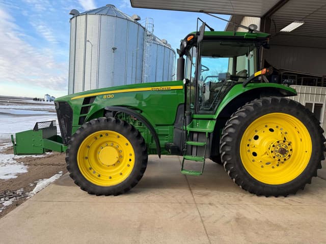 Image of John Deere 8130 equipment image 1
